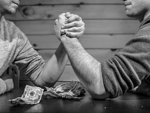 Sahne Işıkları ve Aslan Yüreği: 10. Evde Yükselen Bir İhtişamın Anatomisi