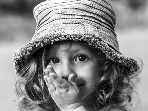 Aslan'ın 11. Ev Sahnesi: Sosyal Evrenin Işıltılı Yönetmeni