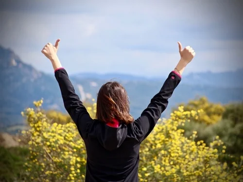 Sahne Işıkları Ardında Bir Aslan: 12. Evdeki Krallığın Gizemli Parıltısı