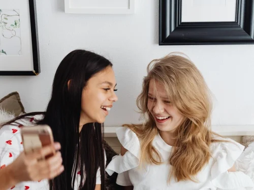 Akrep'in Gölgesinde Kök Salmak: 4. Ev'de Bir Titanın Anatomisi