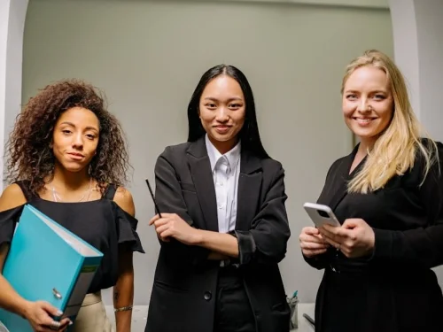 Aslan Kraliyetinin Ev Sahibi: 4. Ev Aslan Burcu'nun Efsanevi Enerjisi