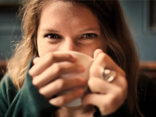 8. Ev Balık: Derinlerin Sırdaşı, Dönüşümün Şairi