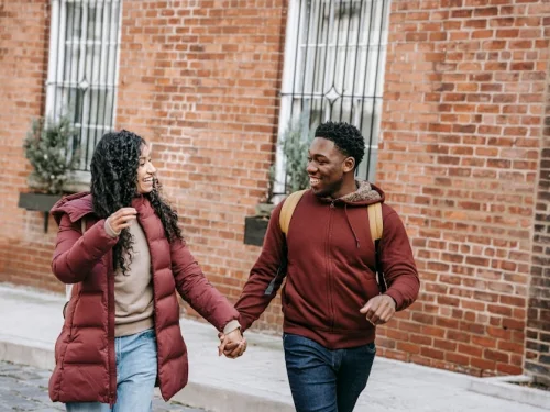 Şiron Üçgen Juno: Yaranın Sanata, Bağlılığın İlham Veren Güce Dönüştüğü Nadir Bir Dinamik