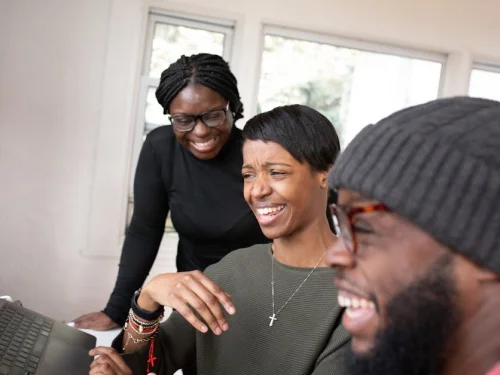 Ani Uyanışın Temsilcisi Uranüs: Ücretsiz Doğum Haritası Analizinde Değişim İhtiyacı