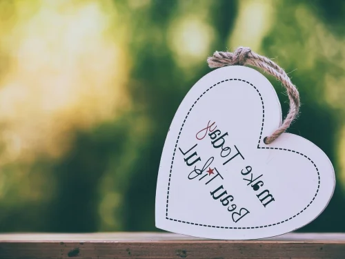 Terazi'nin Cazibesiyle Ruhun Yükselişi: Kuzey Ay Düğümü'nün Kader Dansı