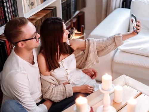 Lilith ve Chiron Kavuşumu: Karanlık Yaranın Işıldayan Kılıcı