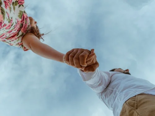 Oğlak'ın Zirvesinde Lilith: Kuralları Yeniden Yazan Bir Vizyoner