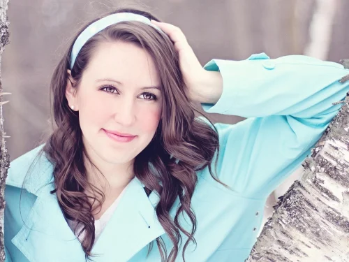 Aslan Mars: Sahne Işıkları Altındaki Bir Yürek, Ateşli Bir Lider!