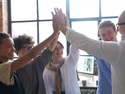 Boğa'nın Rüyası: Maddiyatın Şiirsel Dansı - Neptün'ün Gizemli Dokunuşu