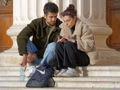 Plüton Kare Juno: İlişkilerde Kök Salmış Bir Dönüşüm Mimarının Gizli Gücü