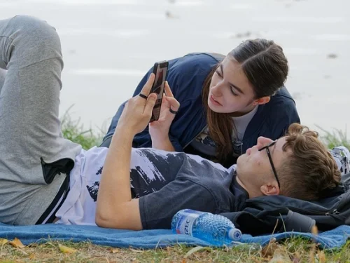 Yengeç'in Köklerinde Plüton: Duygusal Derinliklerin Dönüşüm Ustası